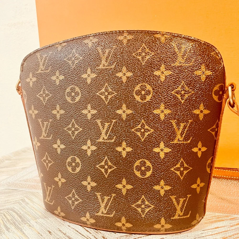 Louis Vuitton Brown Monogram Shoulder Bag - Picture 3 of 16